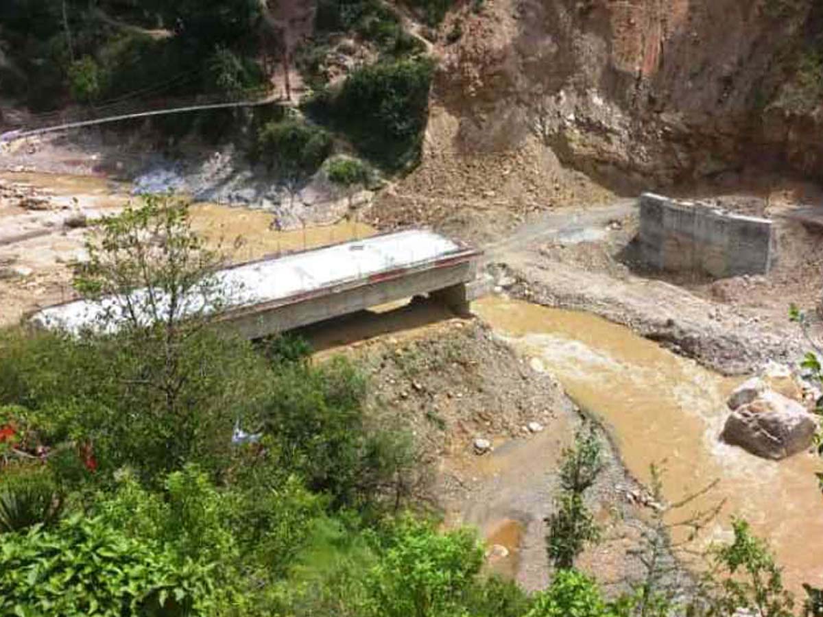 सुर्नया नदीमा मोटरेबल पुल निर्माण कार्य अलपत्र, सकार –कैलपाल जोड्ने सडक अवरुद्ध 